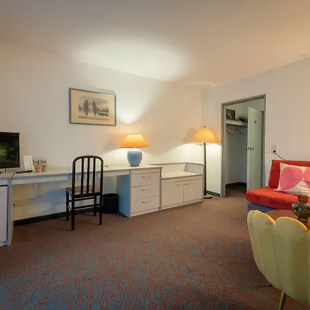 호텔 Kulturhotel Hessenland Innenstadt By Awesome 3*